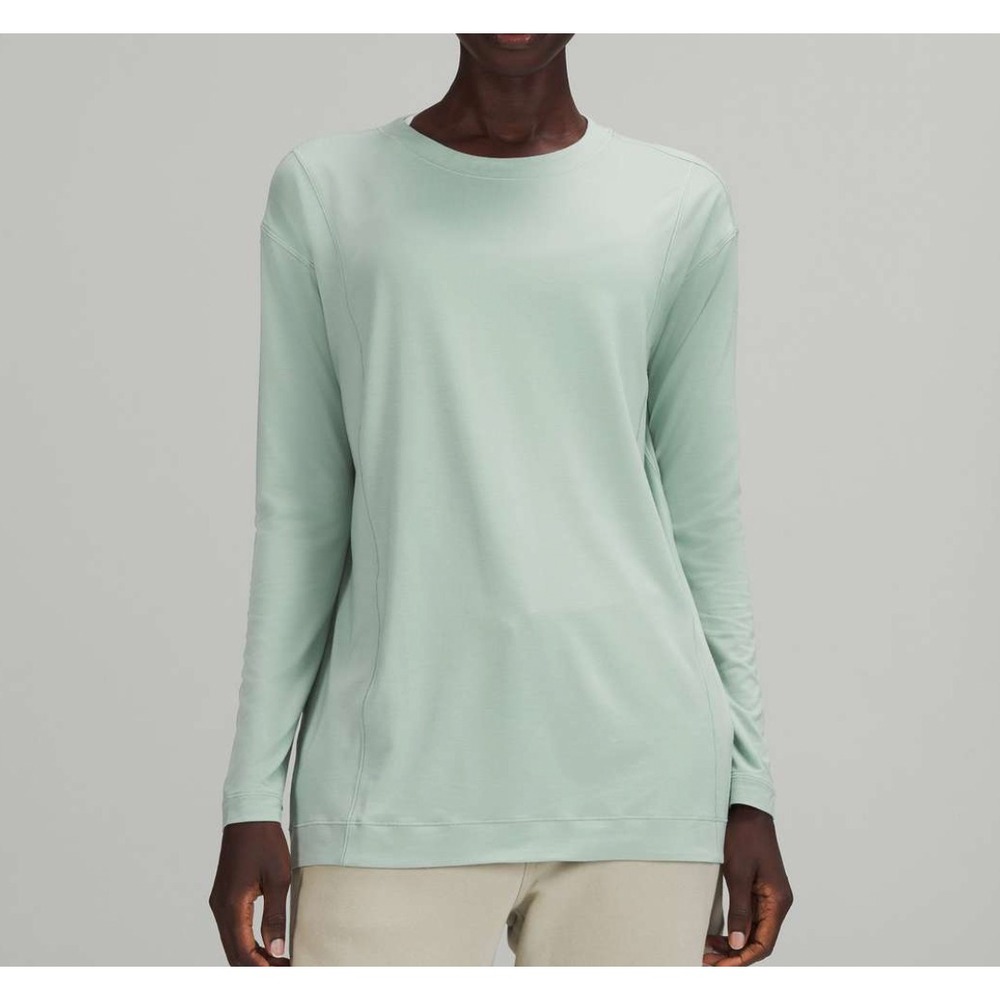 Lululemon Modal Pleated Back Long Sleeve Shirt Silver Blue Modal‎ Size 4